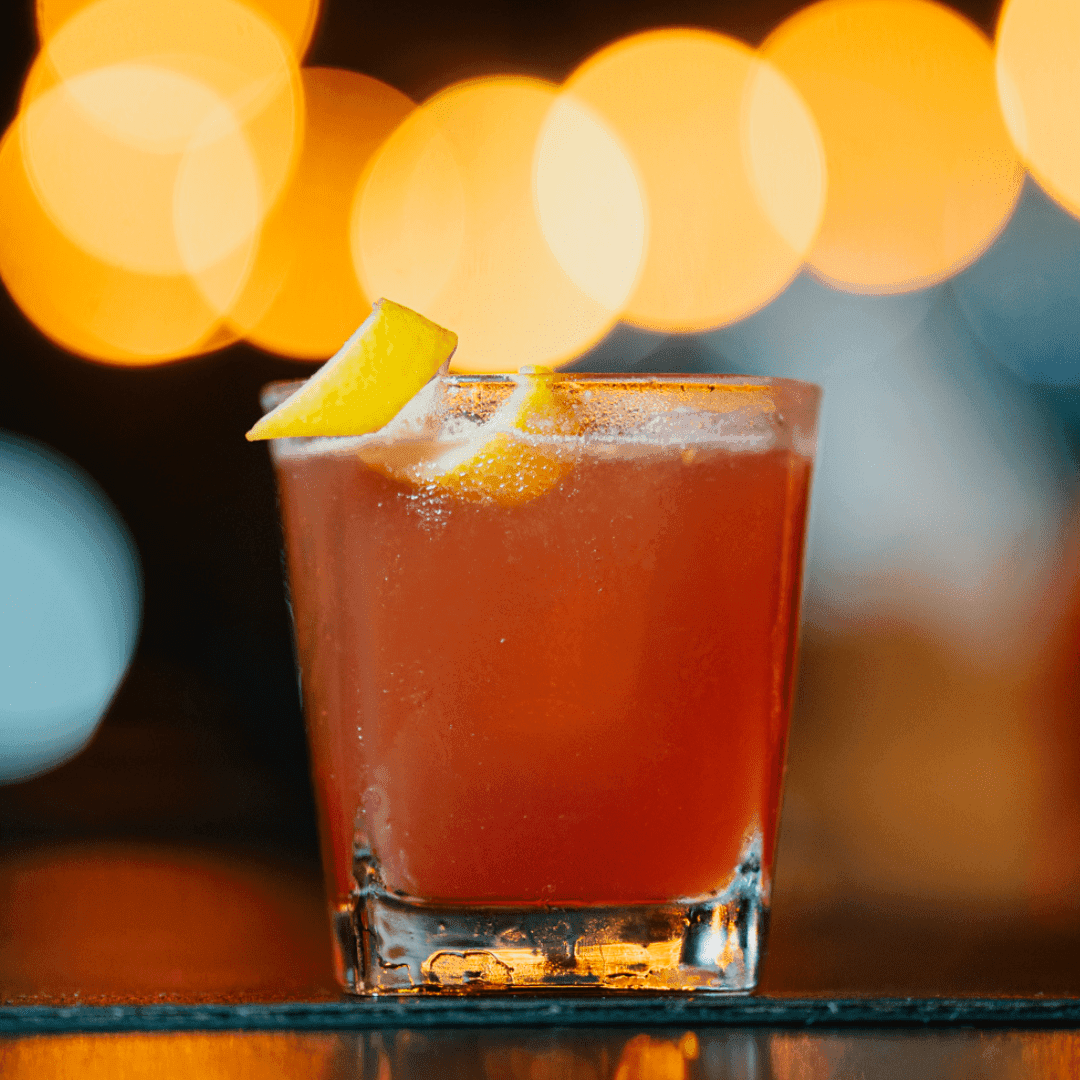 Fitzgerald — Gin, limão siciliano, xarope de açúcar e angustura bitter