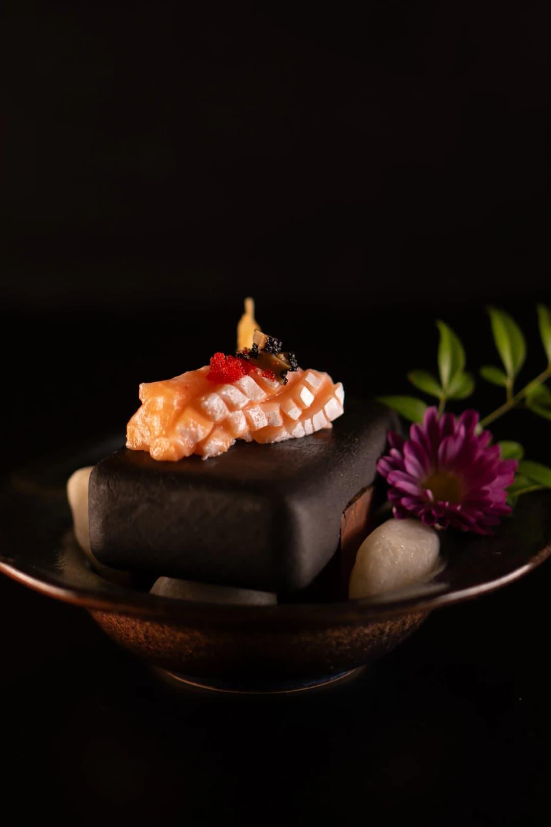 Shake Truffles — Niguiri de Barriga de Salmão, Azeite com Trufas e Flor de Sal
