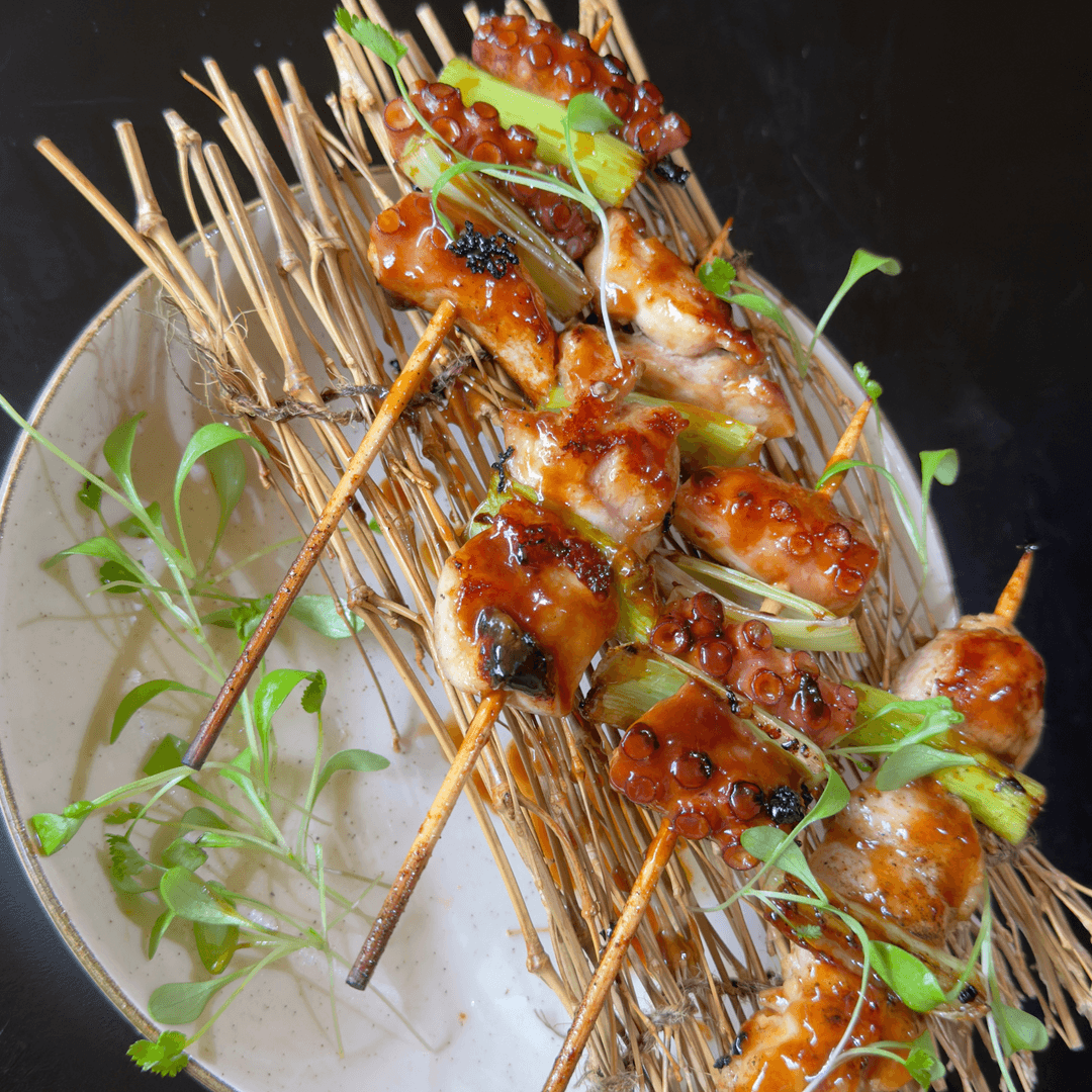 Yakitori — Aromatização de Alho Poró, Selado na Manteiga e Molho Charsil